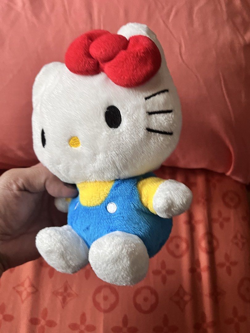 Sanrio 2016 hello kitty classic plush (Category: Plushies & Soft Toys) located in Paranaque City. Submitted by bonsaiart (Listing ID 1464454286, Image 2). Description: Pre owned Good condition 750+sf Payment via GCASH or paymaya Shipping via j&t No to cod / cop / meetup.