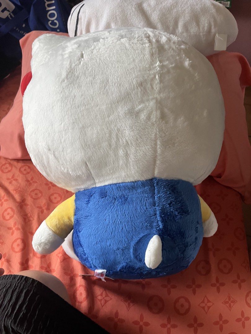 Sanrio 2019 hello kitty jumper classic plush (Category: Plushies & Soft Toys) located in Paranaque City. Submitted by bonsaiart (Listing ID 1464455293, Image 3). Description: Brand new 3750+sf Payment via GCASH or paymaya Shipping via j&t No to cod / cop / meetup.
