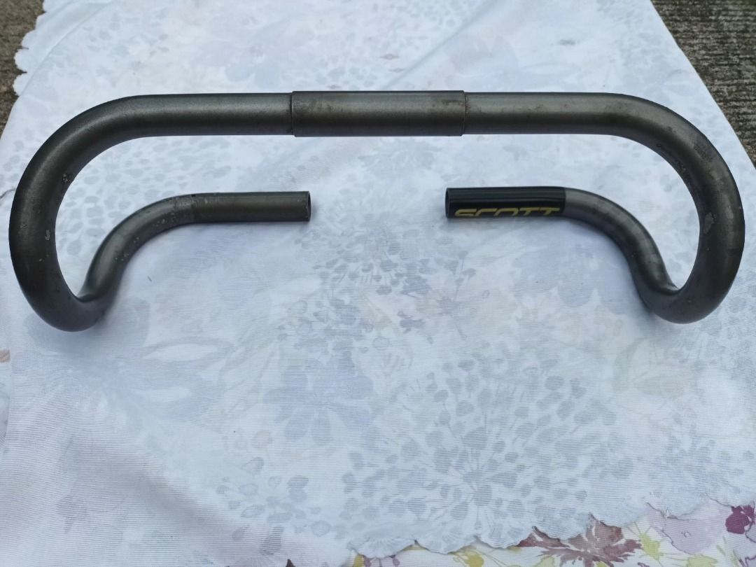 Scott Bicycle Handlebar (Category: Bicycles) located in Manila. Submitted by swifthawk_ec414d (Listing ID 1464381152, Image 2). Description: - Scott drop handlebars - Suitable for road bikes - Dark matte metal finish - Minor scuffs from previous use - Perfect for bike builds or upgrades - Size: 26.2 dia., 415 mm.