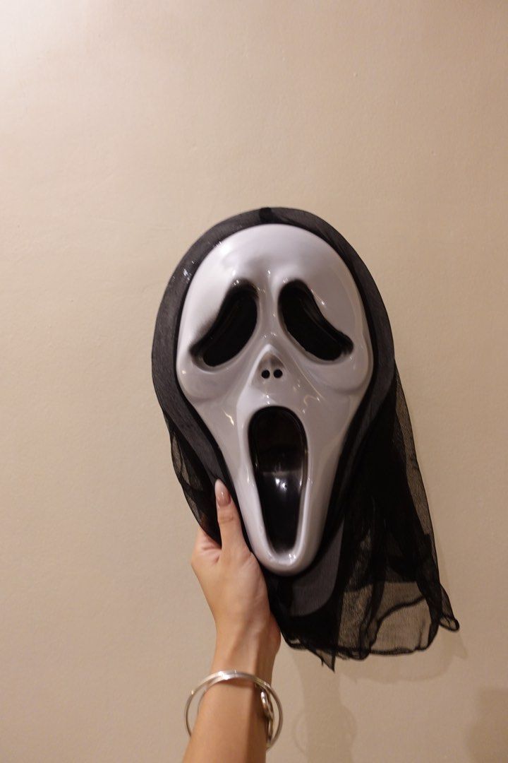 Scream Mask (Category: Kids Toys) located in Pasig City. Submitted by hulyascloset (Listing ID 1464540628, Image 1). Description: P200 for 5 MASKS please take them off my hands, i accidentally bought 5… and i didn’t even get to wear my costume.