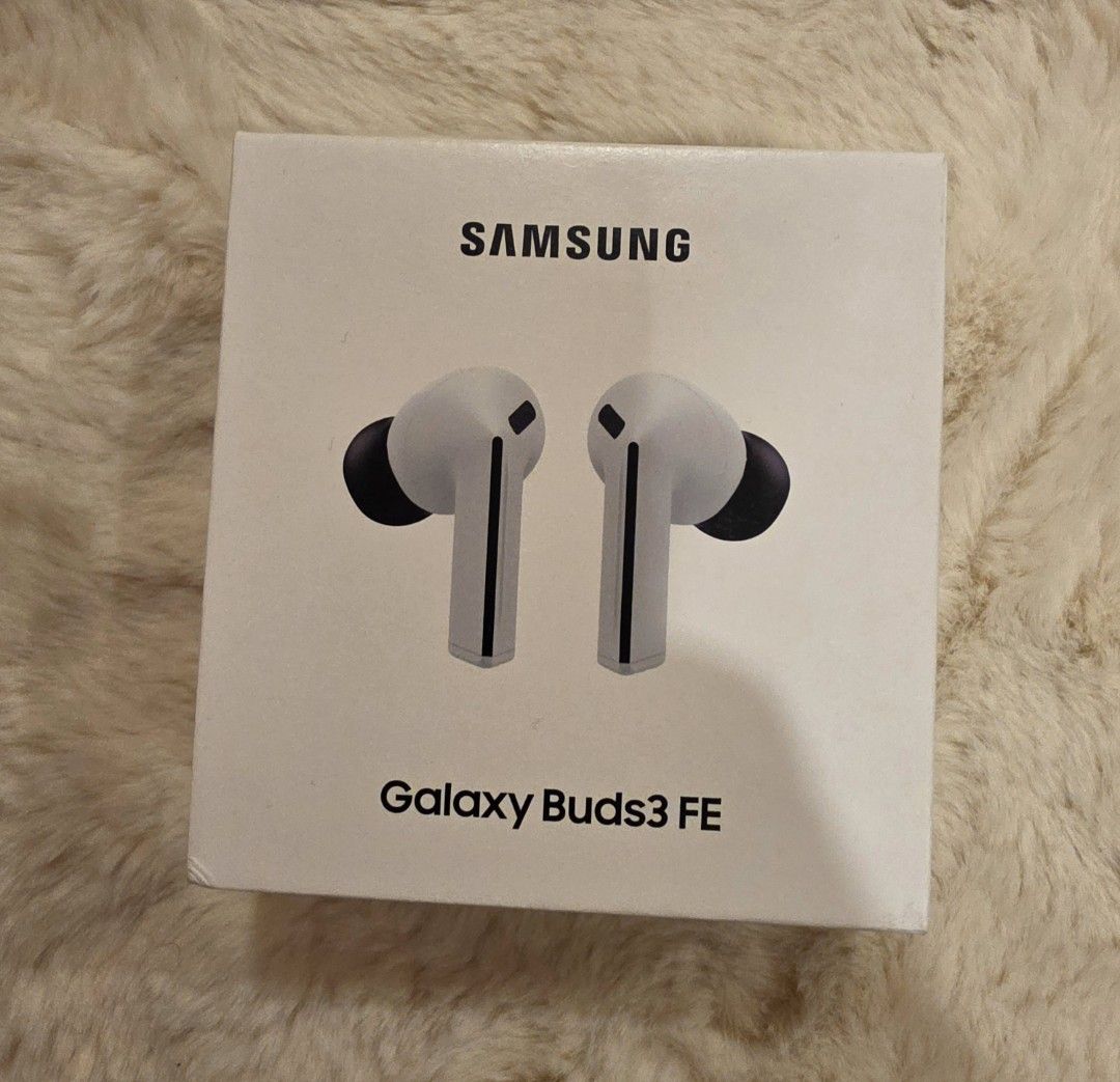Sealed Samsung Buds3 FE + 45W Charger Set (Category: Earphones) located in Quezon City. Submitted by keijimakita (Listing ID 1464501756, Image 1). Description: 🔥 BRAND NEW & FACTORY SEALED ORIGINAL SAMSUNG ACCESSORY SET 🔥 (Authentic freebie bundle from phone purchase — 100% genuine guaranteed) Upgrade your audio and charging speed! Perfect match for Galaxy S25 / S24 / S23 Series, Z Fold 6 / Fold 5, Z Flip 6, and Tab S9/S10 series. 📦 WHAT’S INC