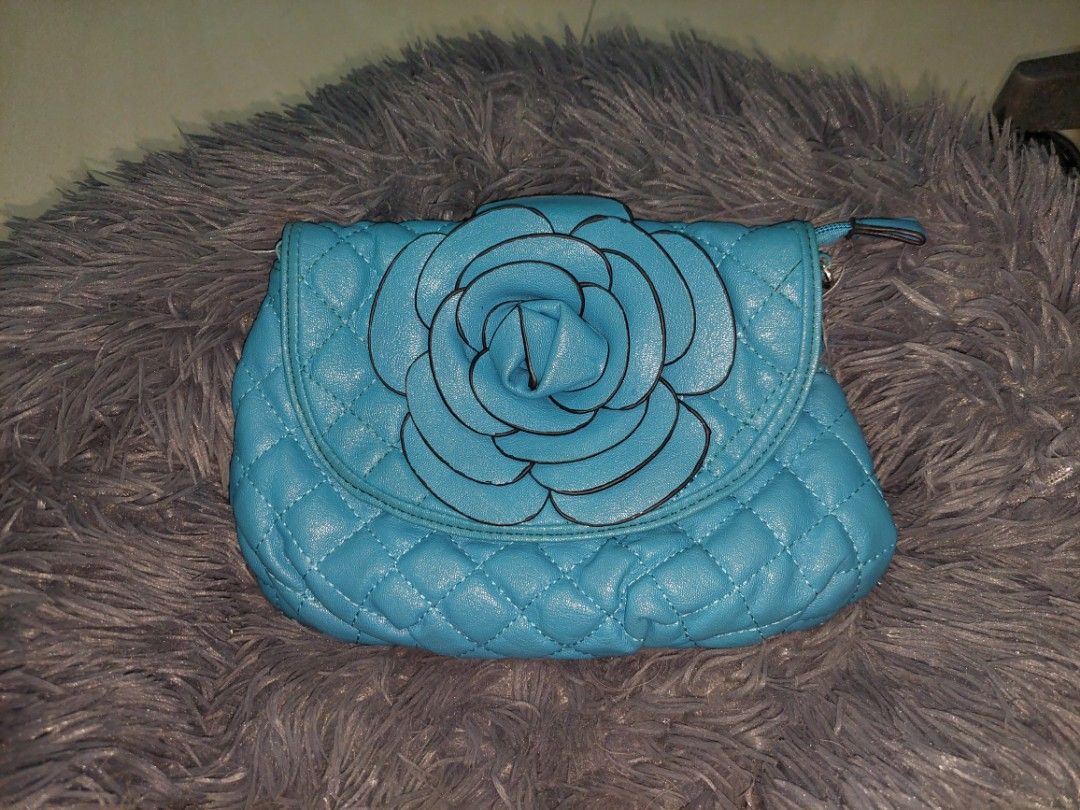 Secosana bag (Category: Purses & Pouches) located in Manila. Submitted by okeanos (Listing ID 1464365390, Image 1). Description: Selling just to declutter You can also make a offer.