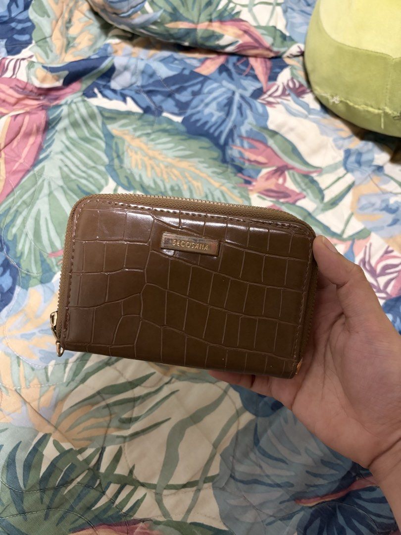 Secosana Wallet (Category: Wallets & Card holders) located in Cainta. Submitted by crissajhasmine (Listing ID 1464548612, Image 1). Description: .