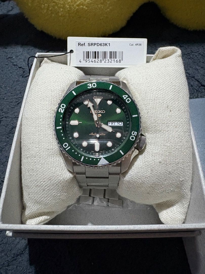 Seiko 5 Sport Green (Hulk) (Category: Luxury Watches) located in Caloocan City. Submitted by monetskie07 (Listing ID 1464443734, Image 1). Description: I'm selling my Seiko 5 Sports Green Automatic Watch With scratches (pwede naman ipa-buff para mawala) No other issue Complete with box Selling this for 14k, nego Location: Marikina.