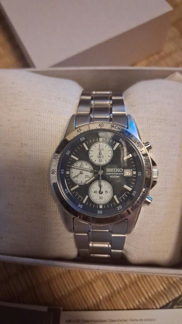 Seiko Chronograph Stainless Steel Watch (Category: Men's Watches) located in Lucena. Submitted by 2ndstreet_ph (Listing ID 1464355214, Image 2). Description: - Authentic Seiko Chronograph Watch - Stunning Blue Dial - Durable Stainless Steel Band - Water Resistant up to 100m - Comes with Original Box - Includes Original Warranty Card - Purchased from Megadons Store, Japan selling for discounted rfs: too big for my wrist coz i'm slim.