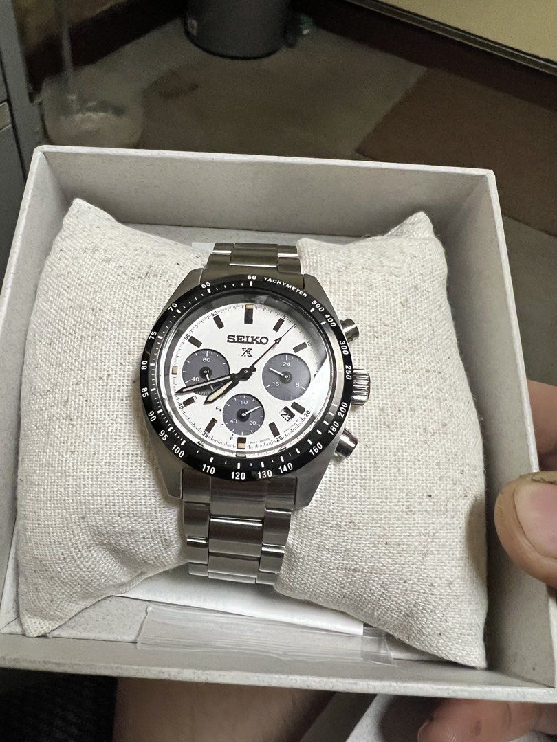 Seiko Chronograph Tachymeter Watch (Category: Men's Watches) located in Manila. Submitted by piedraverd50550 (Listing ID 1464511167, Image 1). Description: Seiko panda v3 brandnew sinukat lang Rfs: Change plan Nabili ko sa japan mismo with reciept box etc complete. Nasa pic na yung warranty card Available 1st week ng oct uwi ko nang pinas. Meet up only around cavite or salubungin ako sa airport or pag nag report ako sa opis sa manila .