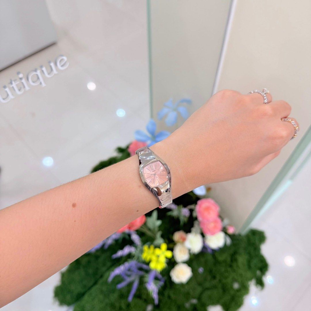 Seiko Lukia Womens Pink Dial (Category: Women's Watches) located in San Leonardo. Submitted by iluvkopiii (Listing ID 1464391272, Image 3). Description: Seiko Lukia — Seiko’s premium line ✨ Powder coral pink dial. Good as new condition. Complete with box, papers & links Authentic and bought in Japan..