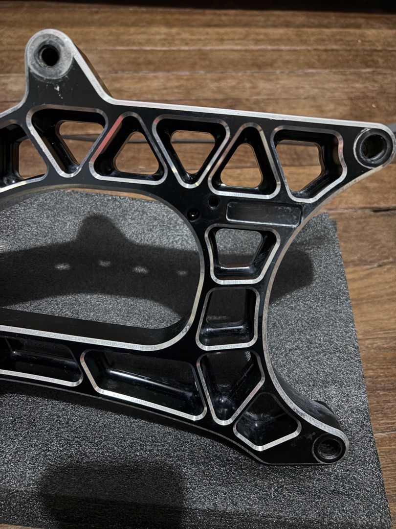 SEMSPEED SWINGARM AEROX NMAX V2 V3 (Category: Other Motorcycles Parts and Accessories) located in Manila. Submitted by jmarc1234 (Listing ID 1464417128, Image 3). Description: FOR SALE SEMSPEED SWING ARM ‼️ BLACK / SILVER FOR AEROX NMAX v2 v3 Issue: Wala isang bushing, wala badge, minimal watermarks But still presentable! PM sa interested nego naman, nagcancel kausap! IMUS CAVITE LOCATION!.