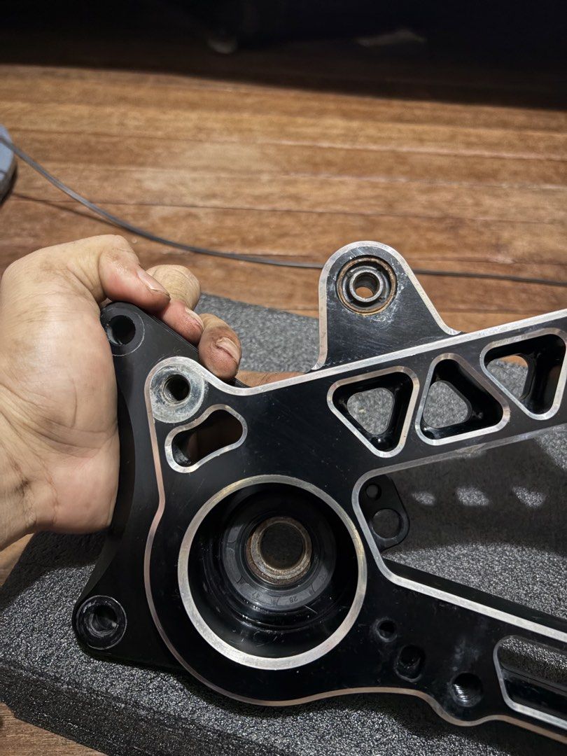 SEMSPEED SWINGARM AEROX NMAX V2 V3 (Category: Other Motorcycles Parts and Accessories) located in Manila. Submitted by jmarc1234 (Listing ID 1464417128, Image 2). Description: FOR SALE SEMSPEED SWING ARM ‼️ BLACK / SILVER FOR AEROX NMAX v2 v3 Issue: Wala isang bushing, wala badge, minimal watermarks But still presentable! PM sa interested nego naman, nagcancel kausap! IMUS CAVITE LOCATION!.