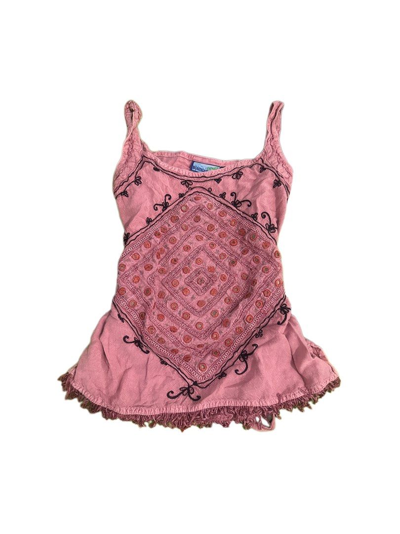 Sequins sleeveless pink top (Category: Sleeveless) located in Talisay. Submitted by kjujucloset (Listing ID 1464473542, Image 1). Description: No issue S-M.
