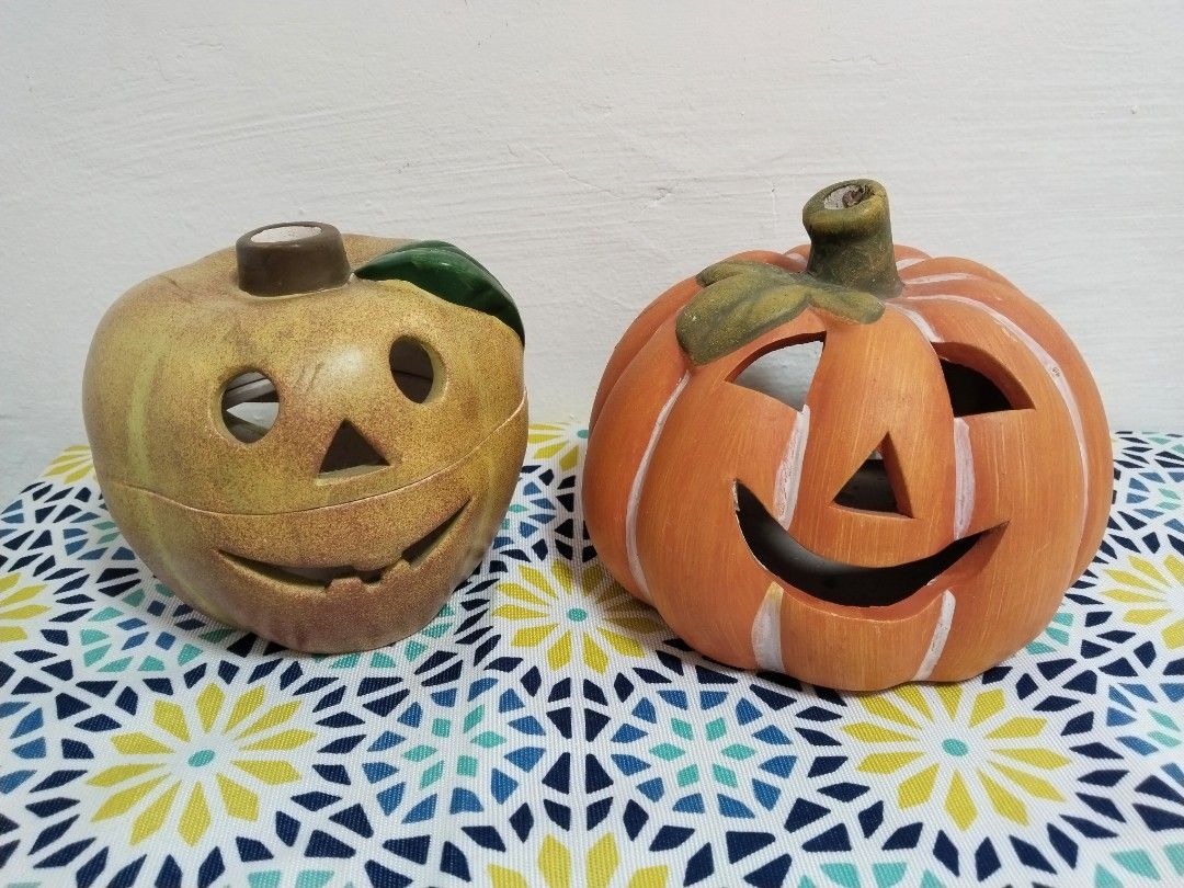 Set of 2 Ceramic Jack-o'-lantern Candle Holders (Category: Lighting) located in General Trias. Submitted by earth_tiger29 (Listing ID 1464401087, Image 1). Description: TAKE ALL SALE P500 - Set of 2 ceramic jack-o'-lanterns - Perfect for Halloween decor - Can be used as candle holders ✅ good as new never nalagyan ng kandila sa loob 📍General Trias Cavite 🏍 buyer shoulders the sf.