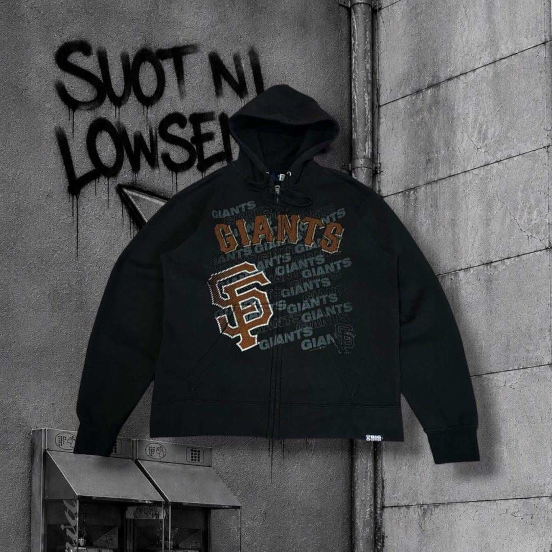SF GIANTS (Category: Hoodies) located in Cavite. Submitted by suotnilowsenze (Listing ID 1464365391, Image 1). Description: SF GIANTS Width: 22.5 Length: 26.5 (MEDIUM) Color rate: 9.5/10 Issue: No issue Excellent Condition ₱499 + 125 SHIPPING FEE.