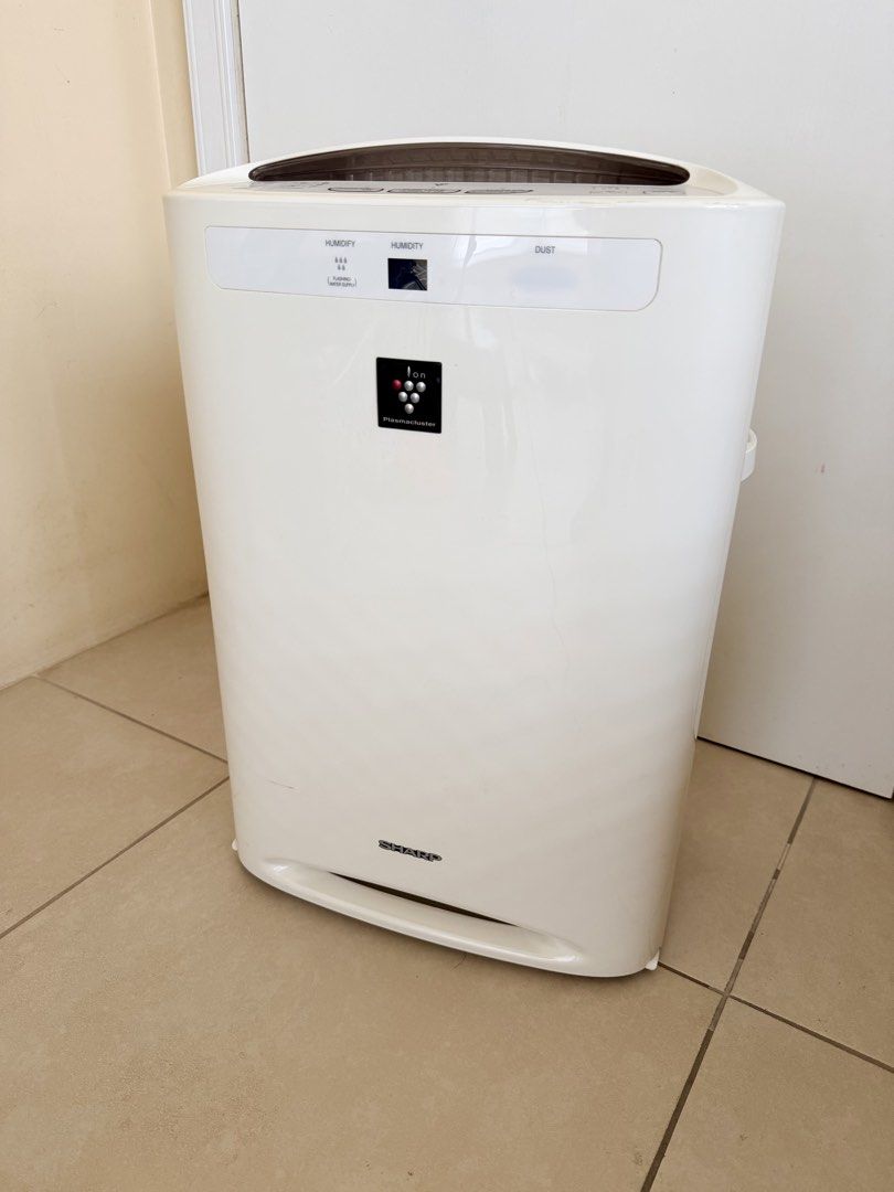Sharp Plasmacluster Humidifying Air Purifier (Category: Air Purifiers & Dehumidifiers) located in Makati City. Submitted by viajero_republic (Listing ID 1464399388, Image 1). Description: Sharp air purifier. Works well. Has modes for clean air, clean air & humidity, and clean ion shower. Also has fan speed and child lock functions. Displays humidity and dust levels. Great for keeping your air fresh. In great condition. .