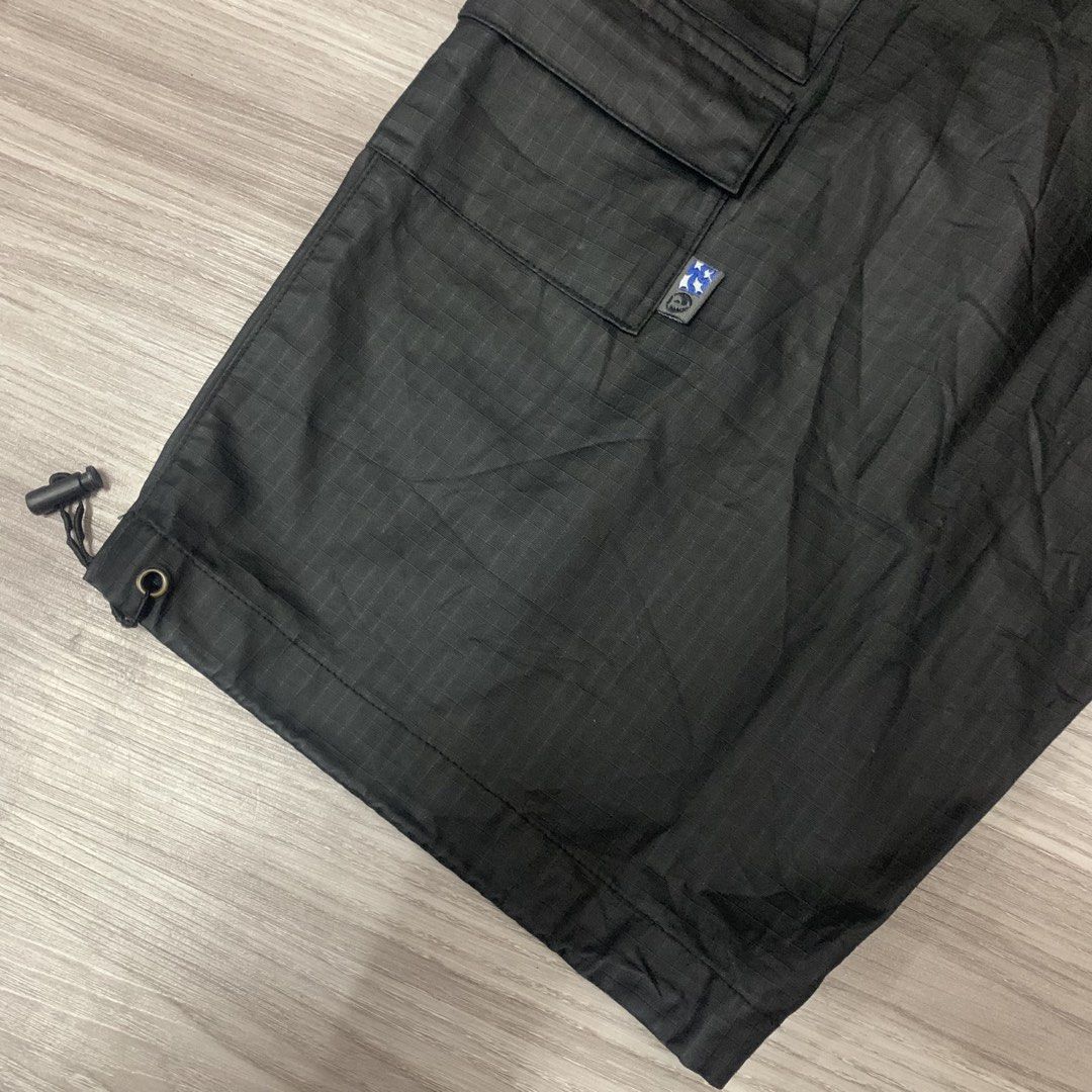 Shaun palmer (Category: Shorts) located in Cavite. Submitted by yobubsss (Listing ID 1464556891, Image 3). Description: Size 31w 28L Good condition No issue.