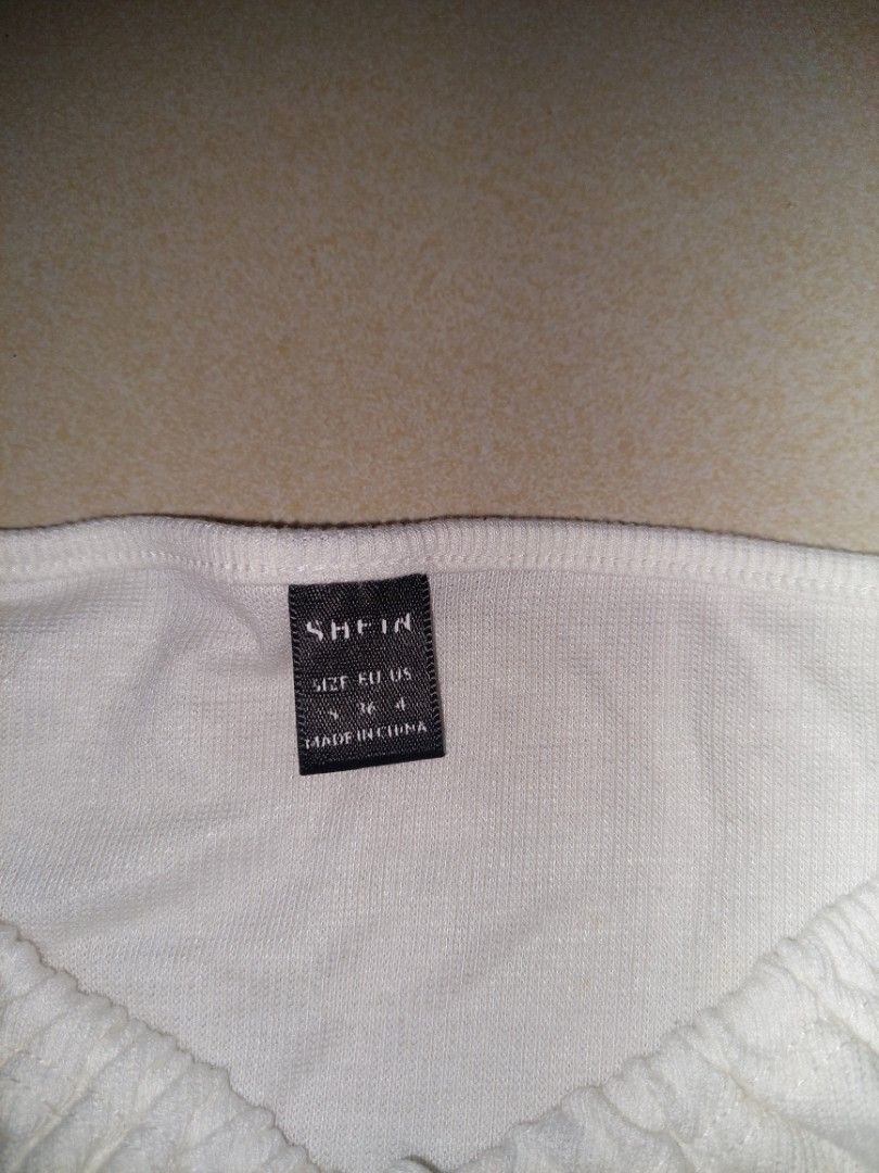 Shein crop top (Category: Shirts) located in Manila. Submitted by okeanos (Listing ID 1464365209, Image 2). Description: Selling just to declutter You can also make a offer.