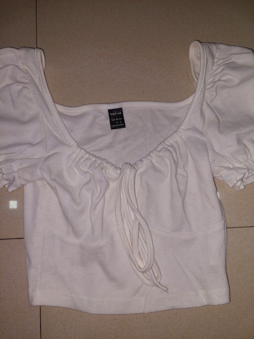 Shein crop top (Category: Shirts) located in Manila. Submitted by okeanos (Listing ID 1464365209, Image 3). Description: Selling just to declutter You can also make a offer.