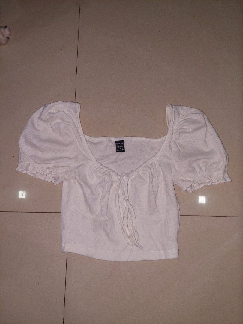 Shein crop top (Category: Shirts) located in Manila. Submitted by okeanos (Listing ID 1464365209, Image 1). Description: Selling just to declutter You can also make a offer.