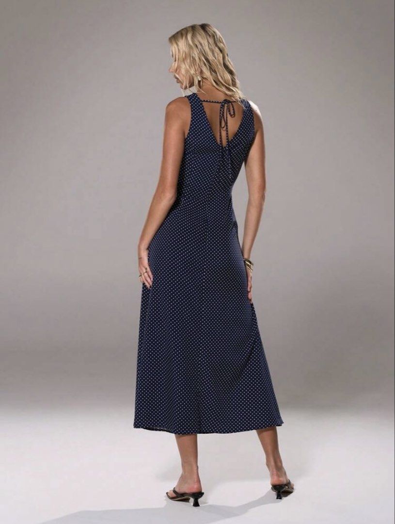 Shein Maxi Dress (Category: Dresses) located in Dasmarinas. Submitted by fiercestorm (Listing ID 1464384215, Image 2). Description: Used once for photoshoot, see last slide Small Navy blue With pouch Shipping thru lalamove only, fee is shouldered by buyer.
