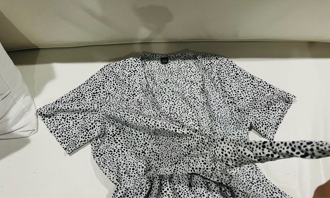 Shein romper (Category: Rompers) located in Pasay City. Submitted by mairea (Listing ID 1464467349, Image 3). Description: Never used Self tie sa chest part Romper.