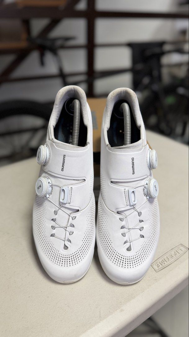 Shimano RC7 Cycling Shoes (Category: Bicycles) located in Pasay City. Submitted by kingron29 (Listing ID 1464523140, Image 3). Description: - Shimano RC7 Wide Cycling Shoes - Color: White - Size: 44 EU / 10 US - Features dual Boa dials for a precise and secure fit - Built with Shimano Dynalast technology for optimized pedaling - Comes with original box.