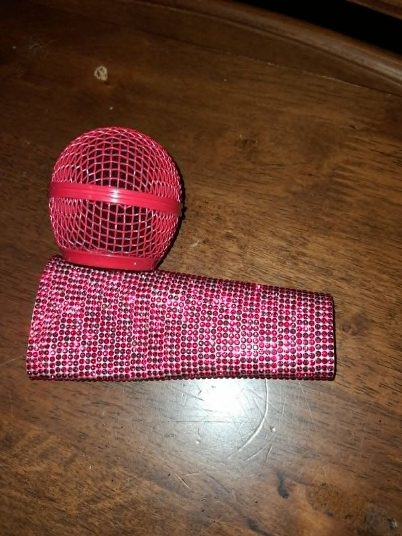 Shure SM58 Sleeve + Mic Head (Red) (Category: Music Accessories) located in Las Pinas. Submitted by ninodpmas (Listing ID 1464471318, Image 2). Description: Shure SM58 Sleeve Microphone Replacement Grille, Ball Shape Metal Steel Mesh Mic Head (Red).