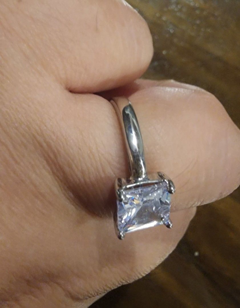 SIGNITY STONE RING size 7 (Category: Rings) located in Manila. Submitted by chrinathalie (Listing ID 1464555011, Image 1). Description: signity stone stainless steel coated with whitegold size 7 ITEM IS NOT PAWNABLE.