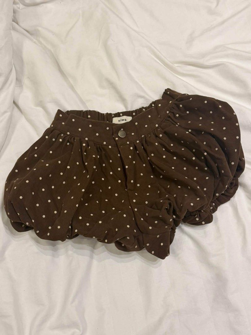 Siwa Brown Polka Dot Bubble Shorts (Category: Shorts) located in Pasay City. Submitted by cia.clln (Listing ID 1464453425, Image 1). Description: Cute brown polka dot shorts by Siwa. Bubble shape, elastic waist. Perfect for casual fun!.