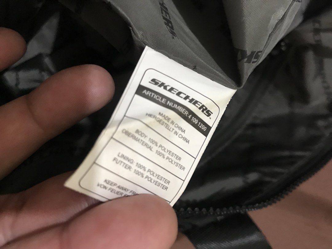 Skechers freeship (Category: Tote Bags) located in Balete No 2. Submitted by troyesybang (Listing ID 1464386097, Image 3). Description: Medium size pede daily or byahe Like as semi new pa From Germany .