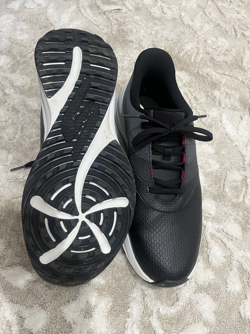 Skechers Golf Shoes (Category: Golf) located in Pasay City. Submitted by iahaaa (Listing ID 1464504559, Image 2). Description: Used once for Golf US:11.5 UK:10.5 No box, original price bought 8k Location: Alabang on weekdays and Pasig on Weekends Rfs: wrong size.