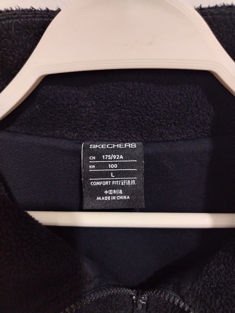 Sketchers Fleece Jacket (Black) (Category: Coats, Jackets and Outerwear) located in Paranaque City. Submitted by acexjheapparel (Listing ID 1464430760, Image 2). Description: •For interested only •Don't inquire if not interested •Low ballers will be ignored •Size and Price Already Indicated to this Post •Check before you Chat •Condition 9/10 •MOP: Gcash •MOD: Lalamove (open for COD) or J&T (Payment first plus SF) •Check photos for legitimacy of t