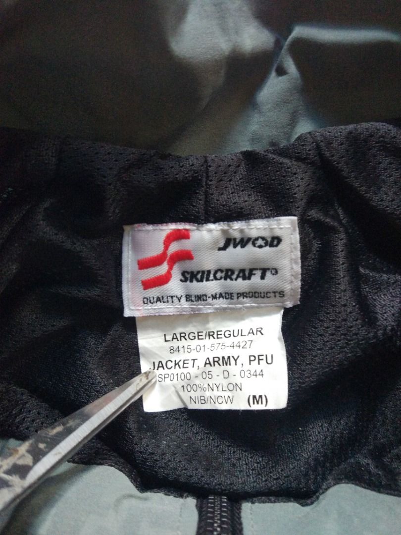 Skilcraft Army Training Jacket M (Category: Coats, Jackets and Outerwear) located in Pasay City. Submitted by denimdude.ph (Listing ID 1464440915, Image 3). Description: marks on sleeve, last pic.