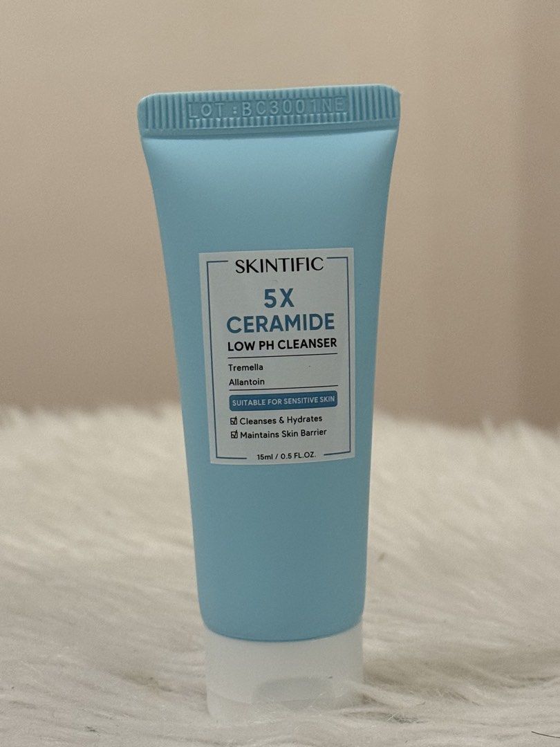 Skintific cleanser 15ml (Category: Face Care) located in Quezon City. Submitted by quirksandcurls (Listing ID 1464539452, Image 1). Description: .