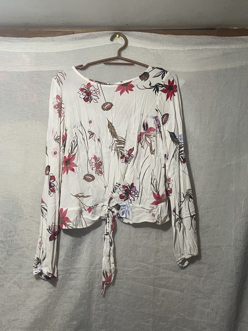 SKU113: Mango Floral Tie-Front Blouse style (Category: Longsleeves) located in Quezon City. Submitted by emielabel (Listing ID 1464466373, Image 1). Description: .