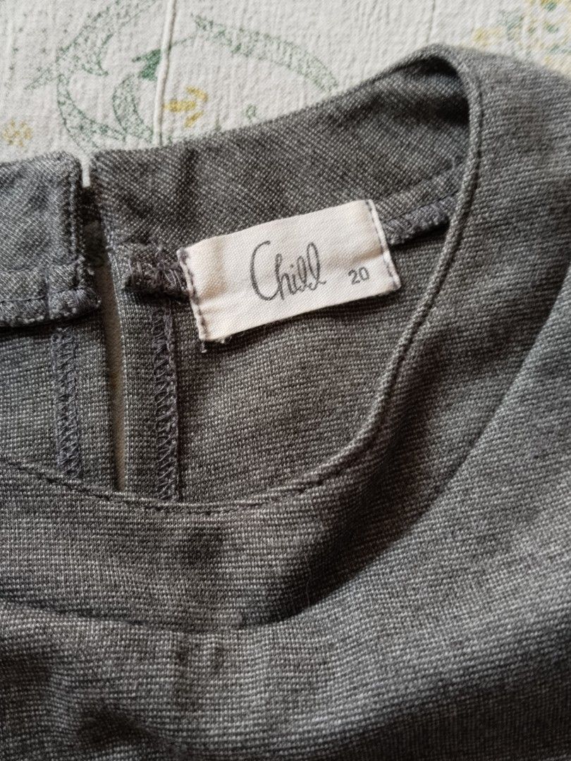 sleeveless grey top (Category: Sleeveless) located in General Trias. Submitted by chcopdding (Listing ID 1464439449, Image 3). Description: free!! only claim this if you’ve bought something else in my listings! thank u:)) i think it’s a kid size but i bought this in dept store bcs it fits me (can fit to size s) i’ve barely worn this so it’s kind of good as new! decluttering!! this is second hand from my personal wardrobe expect some minor flaws! 