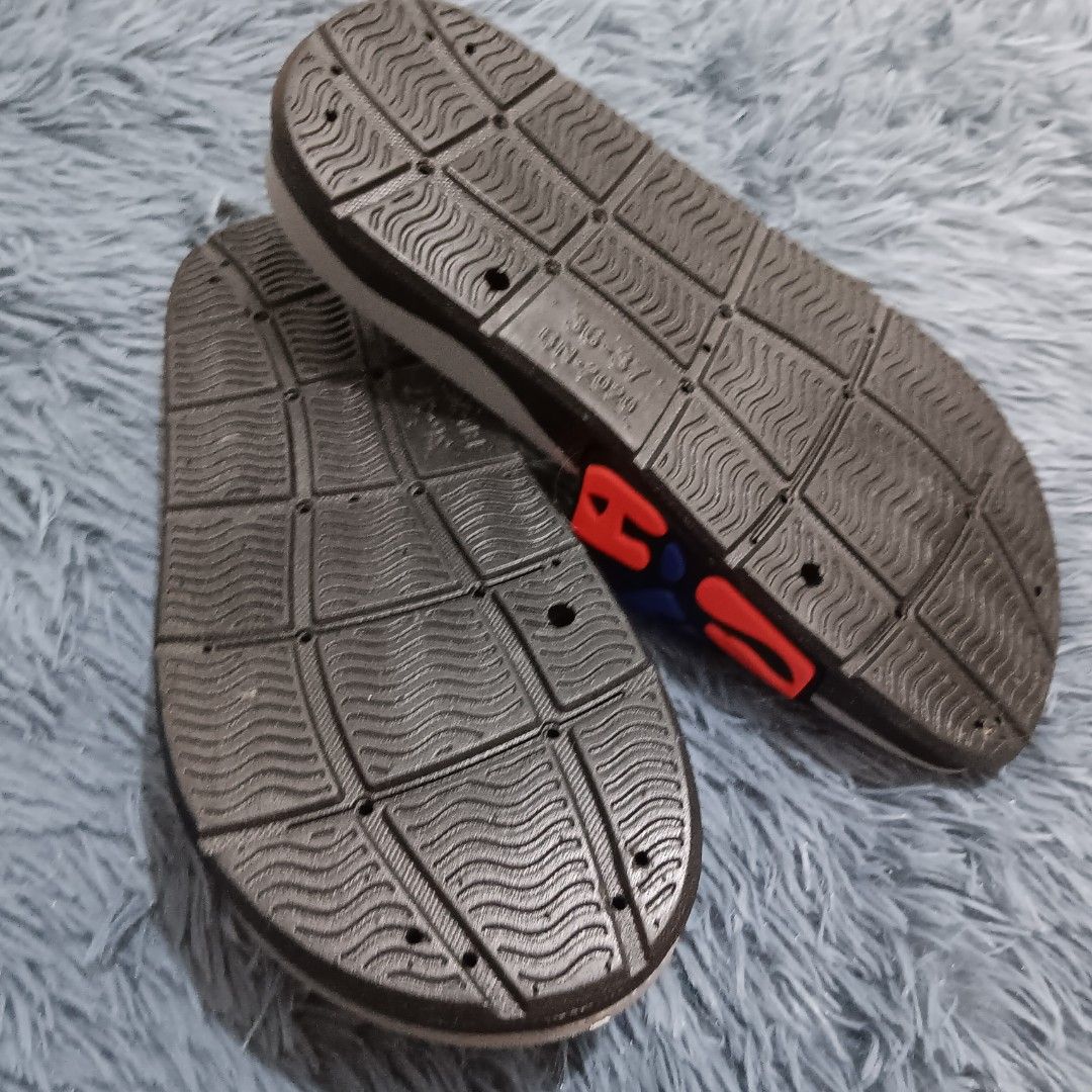 Slipper (Category: Slippers and slides) located in Binangonan. Submitted by darlen21 (Listing ID 1464532635, Image 3). Description: size 36-37.