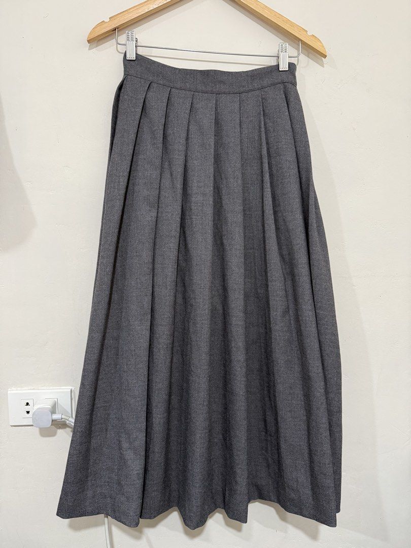SLY pleated gray long skirt (Category: Skirts) located in Manila. Submitted by morningthrifters (Listing ID 1464463263, Image 1). Description: SLY Pleated Long skirt in gray color Good as new Worn once only Size 26-27 Ang ganda ganda neto From japan.
