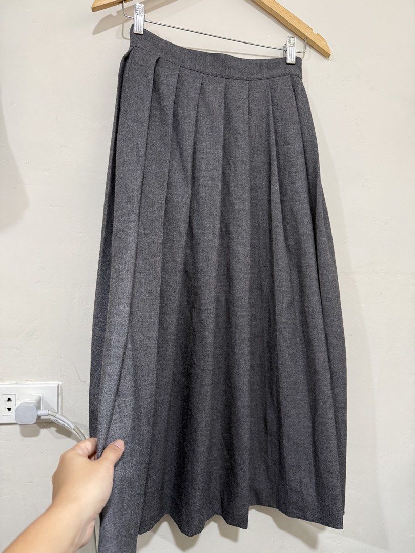 SLY pleated gray long skirt (Category: Skirts) located in Manila. Submitted by morningthrifters (Listing ID 1464463263, Image 2). Description: SLY Pleated Long skirt in gray color Good as new Worn once only Size 26-27 Ang ganda ganda neto From japan.