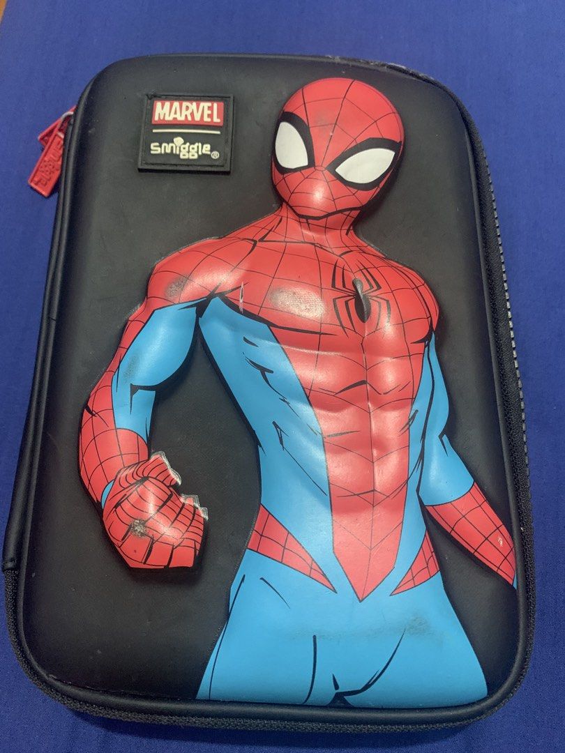 Smiggle Marvel Spider-Man Hardtop Pencil Case (Category: Stationery & School Supplies) located in Malabon City. Submitted by eeroc (Listing ID 1464567775, Image 2). Description: - Official Smiggle Marvel Spider-Man pencil case. - Durable hardtop design for protection. - Features multiple compartments and elastic straps for organization. - Ideal for school supplies, pens, pencils, and art materials. - Smooth zipper closure..
