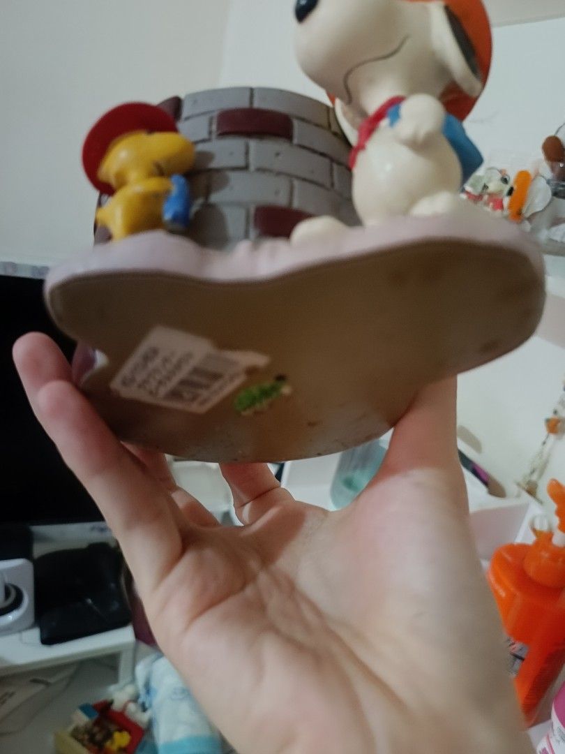 Snoopy Woodstock Planter Pot Holder (Category: Pots & Planters) located in Guagua. Submitted by mxrll (Listing ID 1464443650, Image 3). Description: snoopy figure kasali ung mga basag pero keri pa i dikit ng super glue maganda din pag nabuo 200 take all cashg jnt courier.