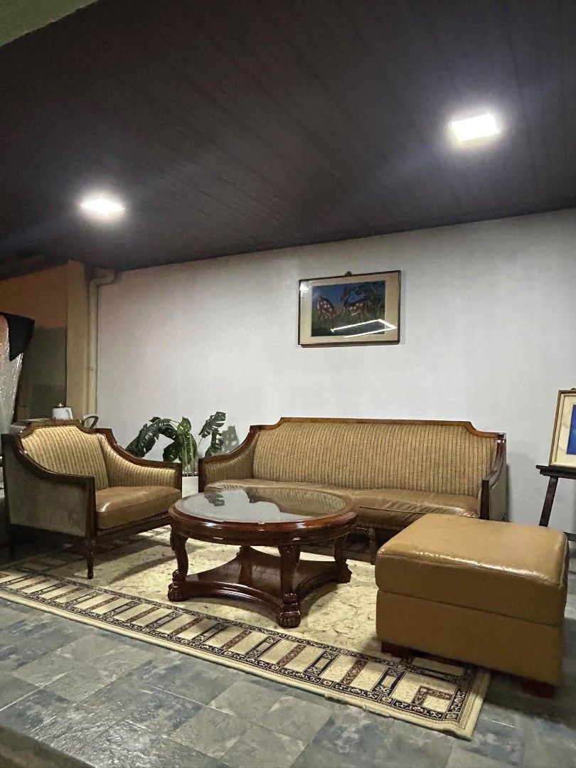 Sofa Set (Category: Sofas) located in Meycauayan. Submitted by marygracecasimiro (Listing ID 1464407127, Image 3). Description: Sofa Set ♥️♥️♥️♥️.