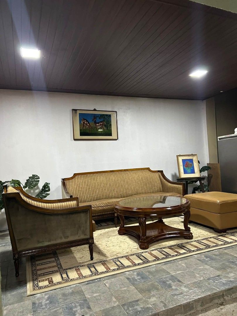 Sofa Set (Category: Sofas) located in Meycauayan. Submitted by marygracecasimiro (Listing ID 1464407127, Image 2). Description: Sofa Set ♥️♥️♥️♥️.