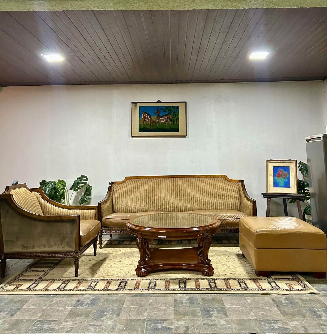 Sofa Set (Category: Sofas) located in Meycauayan. Submitted by marygracecasimiro (Listing ID 1464407127, Image 1). Description: Sofa Set ♥️♥️♥️♥️.