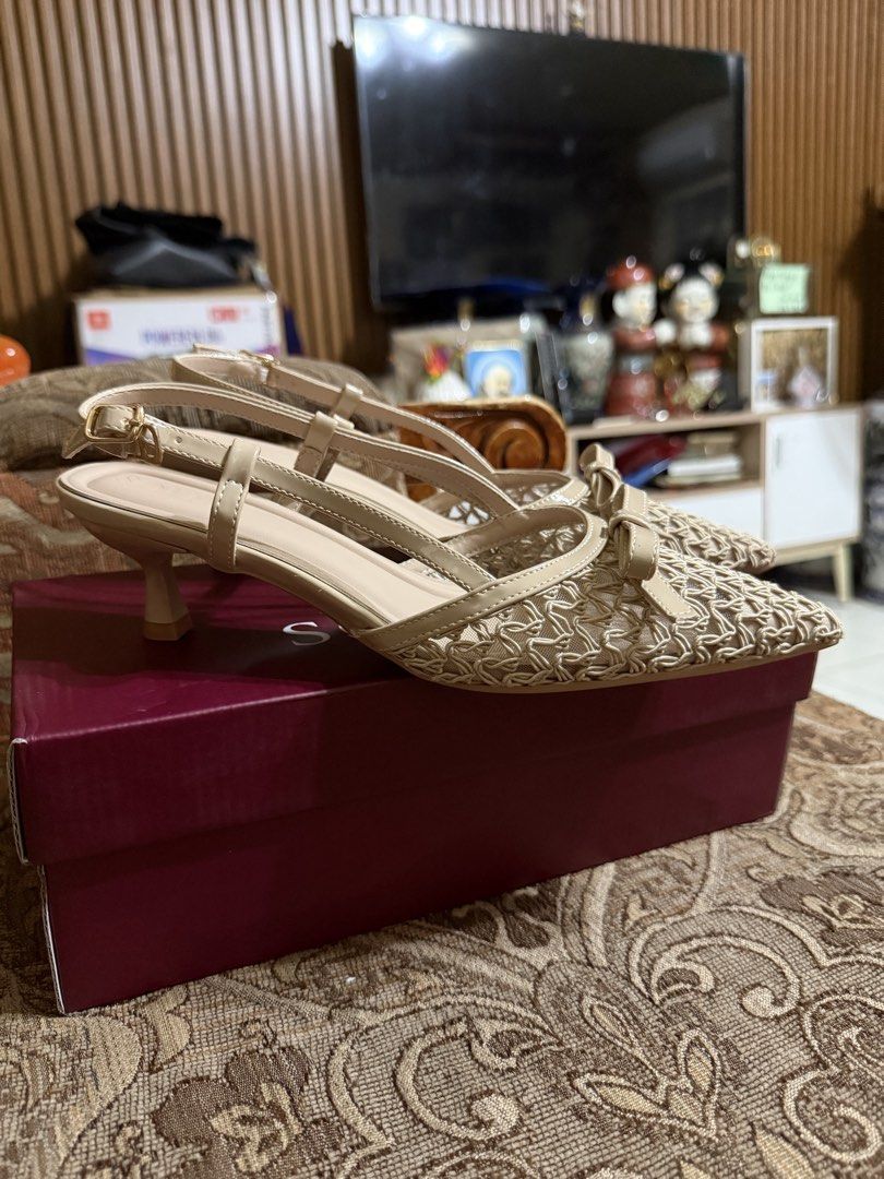 SOLEA Pointed Bow Slingback Heels (Category: Heels) located in Santo Tomas. Submitted by abhie.143 (Listing ID 1464556887, Image 2). Description: ▫️Brand new ▫️Size 37 but fits size 36 if wide feet ▫️1.5 inches heel height ▫️Super soft insole, comfortable to wear ▫️Woven design ▫️Looks very nice when worn RFS: No longer needed.