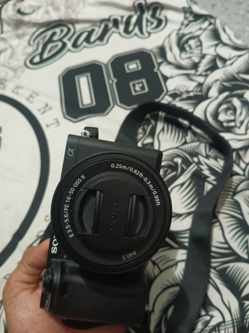 Sony Alpha A6400 (Category: Video Cameras) located in Manila. Submitted by zendog_1fac08 (Listing ID 1464564328, Image 2). Description: Sony Alpha A6400!!! Good condition no issue no scratches no dents all working buttons... Shutter count: 1,6k Inclusion: Body cam Lens Charger Sd card Battery Manual Pm sa price.... Available pick up / meet up / delivery....