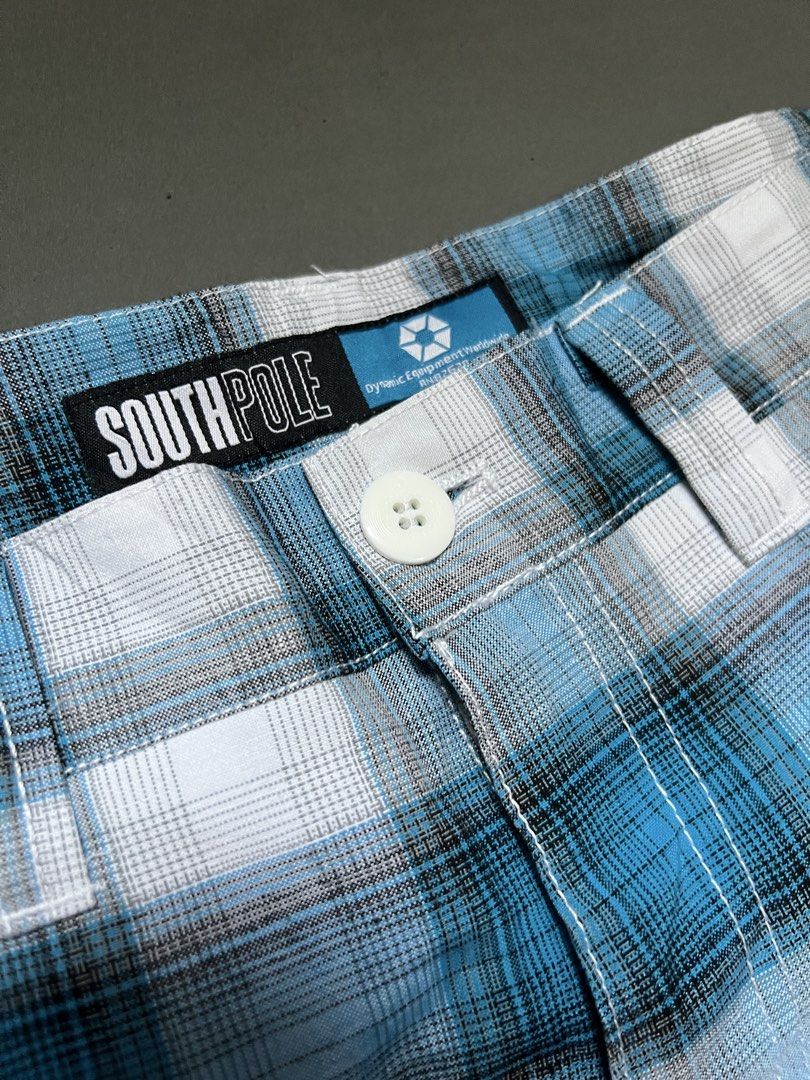 Southpole Loose Fit Checkered Shorts (Category: Shorts) located in Paniqui. Submitted by rad_thrifts (Listing ID 1464361753, Image 3). Description: Southpole Checkered Shorts Price: 450₱+sf Condition: Excellent condition Measurements📐 Waist: 32” Length: 25” Leg opening: 11.2” Color may slightly vary due to lighting For more information or other inquiries kindly dm me.