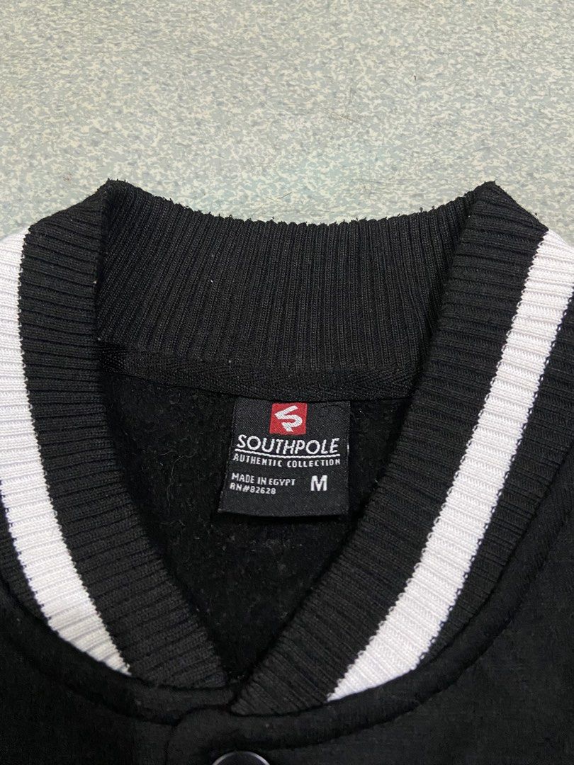 Southpole High as a Kite Varsity Jacket Size M (Category: Coats, Jackets and Outerwear) located in Baguio. Submitted by chicoroy (Listing ID 1464526509, Image 2). Description: Dimension :22.5/27 Signs of usage Baguio location can ship JNT - Southpole Black & White Varsity Jacket - Features a cool teddy bear graphic on front and sleeve - Ribbed cuffs and collar - Made of 100% polyester - Ideal for casual wear.