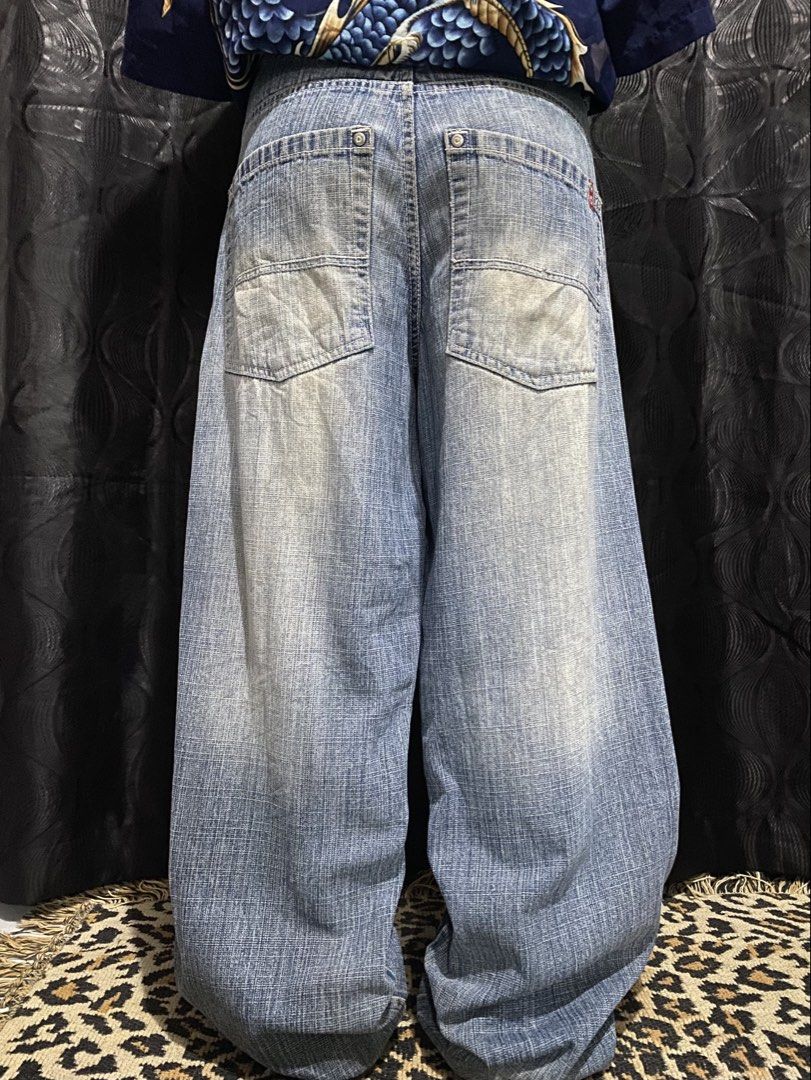 SOUTHPOLE RED TABS (Category: Jeans) located in Cabuyao City. Submitted by badthrift_pat (Listing ID 1464416173, Image 1). Description: SOUTHPOLE REB TABS 👖WAIST:32 👖LENGTH:41.5 👖THIGH:14 👖HEM:9 FLAWS:HILL BITE 🏷️:1.999.