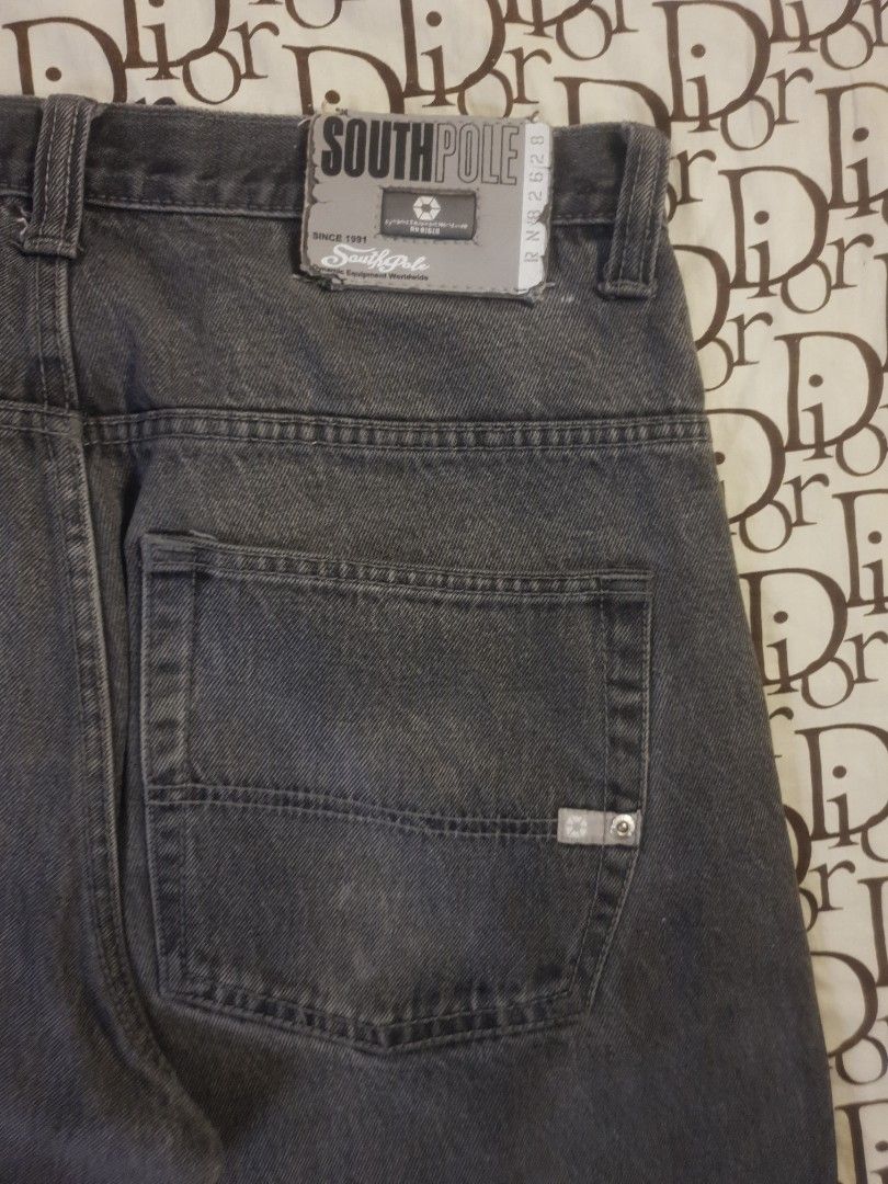 Southpole y2k baggy pants (Category: Jeans) located in San Fernando. Submitted by retro.district. (Listing ID 1464424914, Image 3). Description: - Southpole y2k baggy pants - Size: Waistline: 34 Length: 40 thighs: 14 Leg opening: 10 - Condition: Excellent - Issue minimal paint chip - Color Rate: 9.5/10.