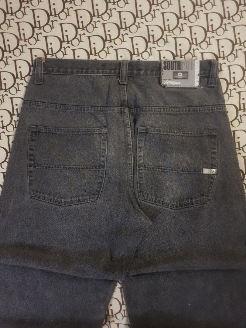Southpole y2k baggy pants (Category: Jeans) located in San Fernando. Submitted by retro.district. (Listing ID 1464424914, Image 2). Description: - Southpole y2k baggy pants - Size: Waistline: 34 Length: 40 thighs: 14 Leg opening: 10 - Condition: Excellent - Issue minimal paint chip - Color Rate: 9.5/10.