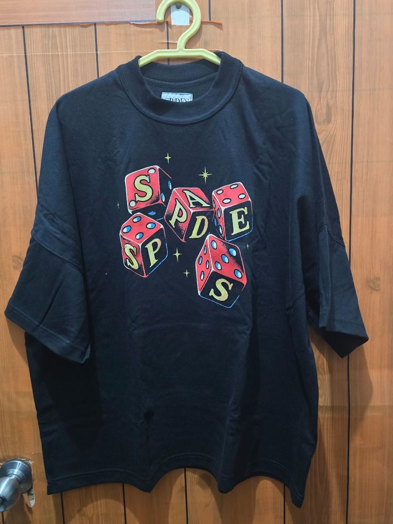 Spades Keychain Boxy Crop Tee (2XL) (Category: Tshirts & Polo Shirts ) located in Manila. Submitted by skmhm (Listing ID 1464454190, Image 2). Description: - Black SPADES graphic tee - Size: 2XL - Boxy Crop Tee RFS: Wrong size (Too Large).
